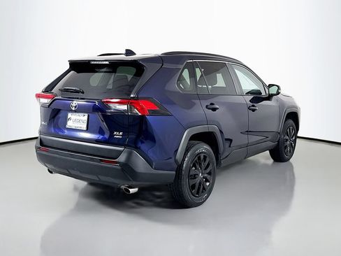 Used 2022 Toyota RAV4 XLE AWD/4WD image 5