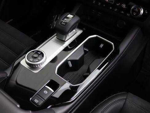 New 2025 Mitsubishi Outlander SE image 19