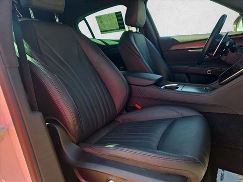 Used 2024 Maserati Grecale GT image 20