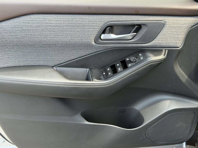 Used 2023 Nissan Rogue SV AWD/4WD image 15