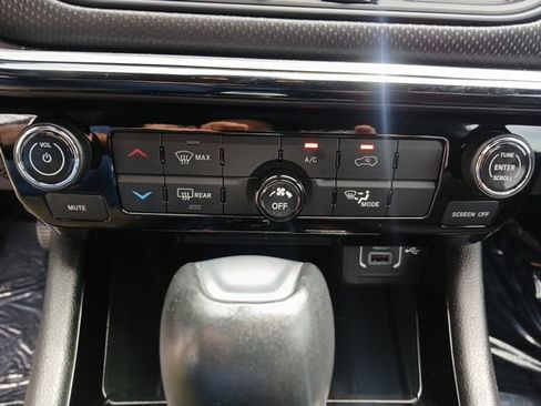 Used 2022 Jeep Compass Latitude FWD image 33