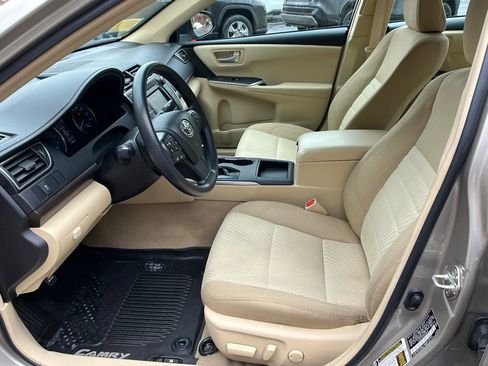 Used 2017 Toyota Camry LE image 9