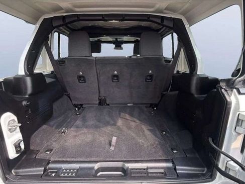 Used 2024 Jeep Wrangler Unlimited Rubicon AWD/4WD image 16