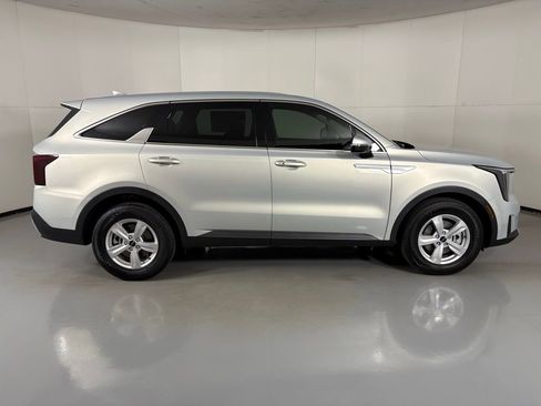 New 2026 Kia Sorento LX image 9