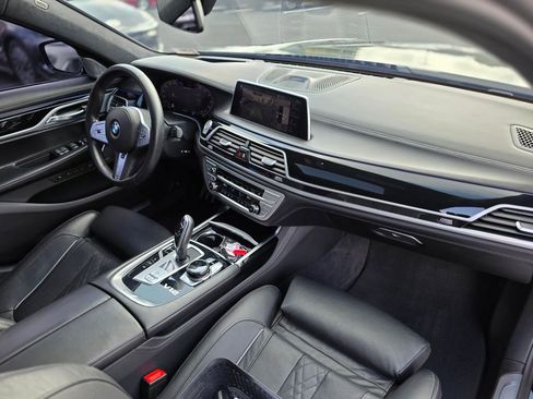 Used 2021 BMW M760i xDrive AWD/4WD image 9