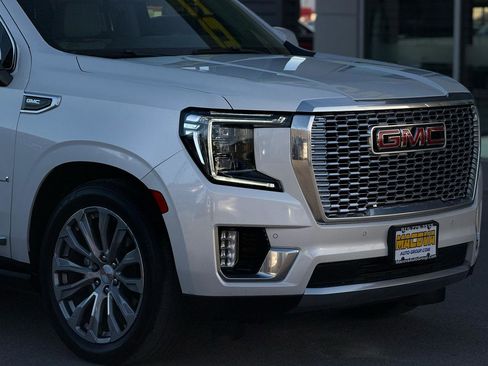 Used 2022 GMC Yukon Denali w/ Denali Premium Package image 8