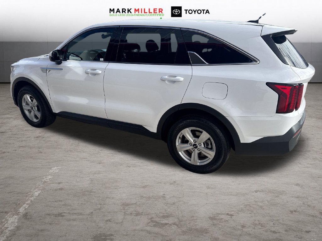 Used 2023 Kia Sorento LX AWD/4WD image 3
