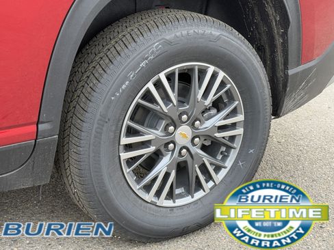 New 2025 Chevrolet Traverse LT image 35