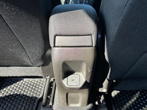 Used 2020 Jeep Renegade Latitude w/ Cold Weather Group AWD/4WD image 30