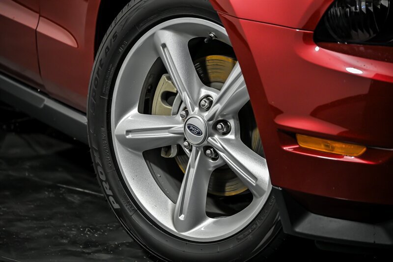 Used 2010 Ford Mustang GT RWD image 3