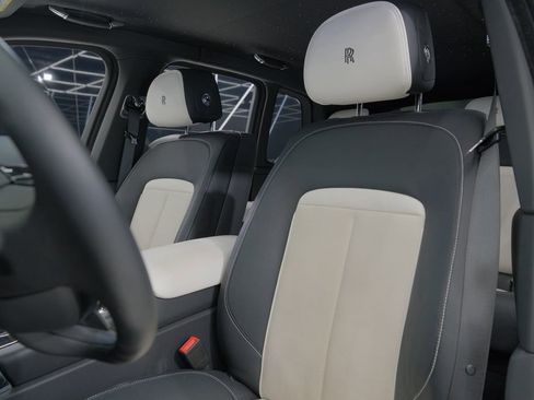 Used 2023 Rolls-Royce Cullinan image 28