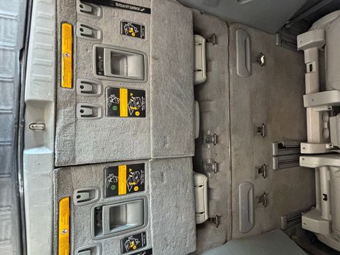 Used 2011 Toyota Sienna XLE image 17