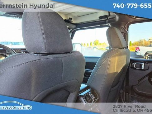Used 2018 Jeep Wrangler Unlimited Sport S AWD/4WD image 22