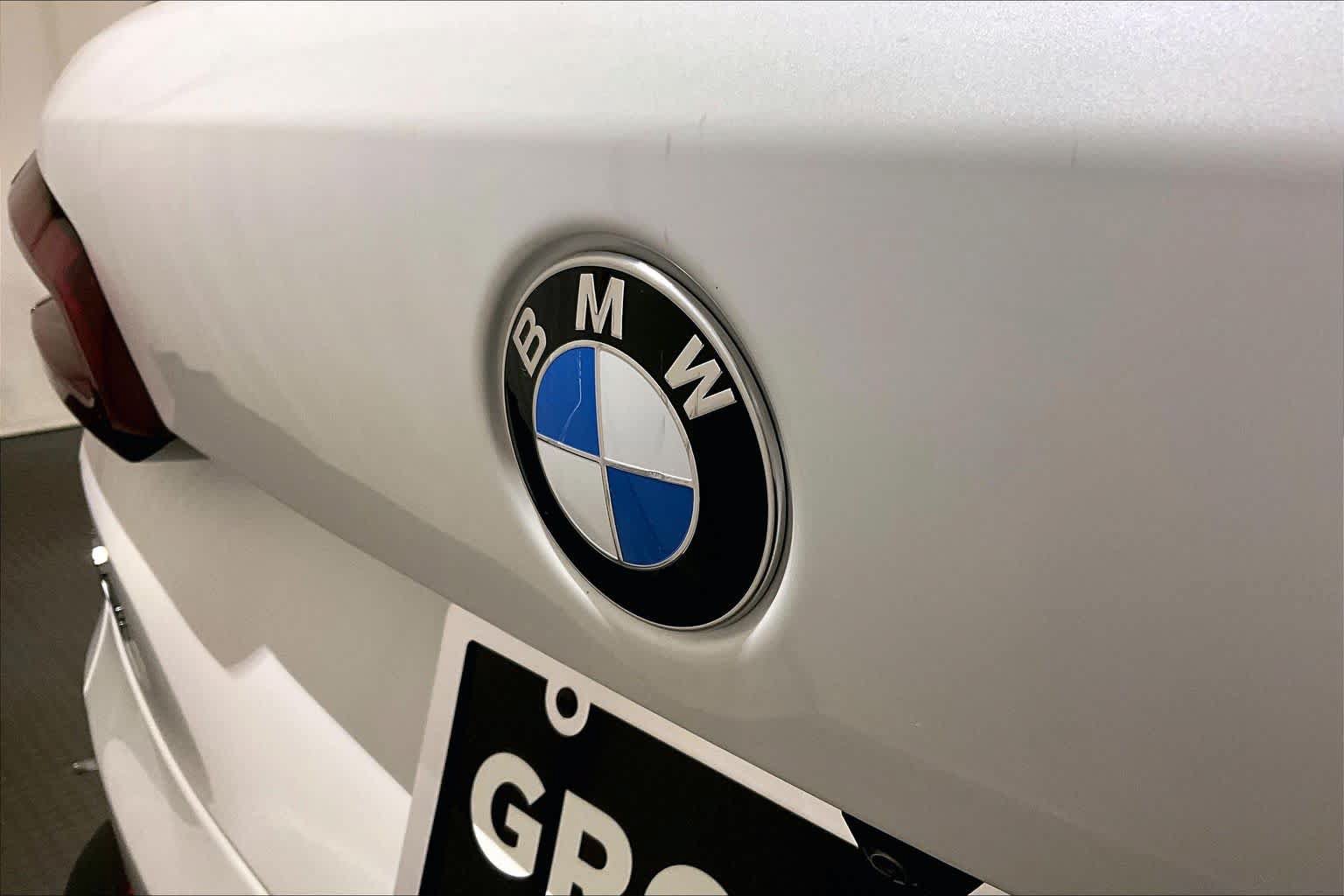 Used 2022 BMW X5 xDrive40i w/ Premium Package AWD/4WD image 32