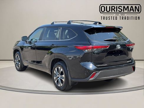 Used 2023 Toyota Highlander XLE AWD/4WD image 4