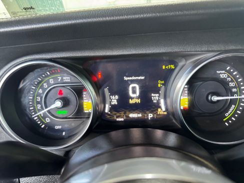 Used 2021 Jeep Wrangler Unlimited Sahara w/ Safety Group AWD/4WD image 15