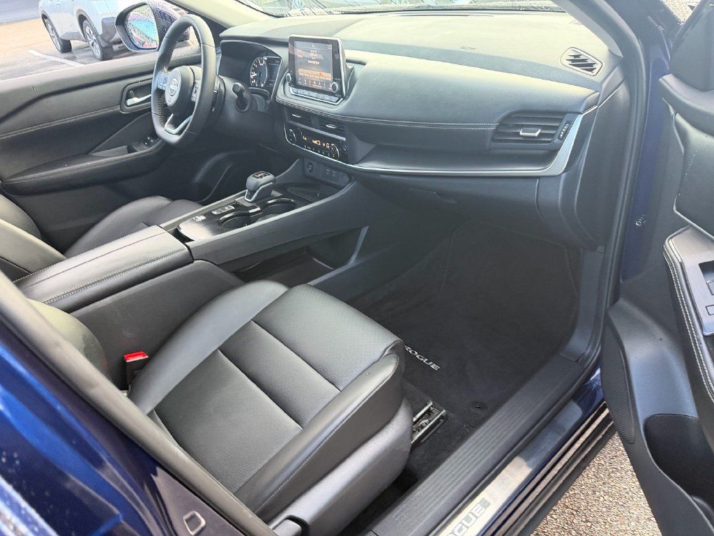 Certified 2024 Nissan Rogue SV w/ SV Premium Package FWD image 16