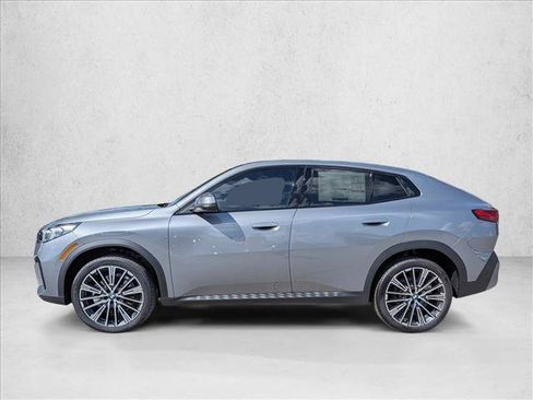 New 2026 BMW X2 xDrive28i w/ Technology Package AWD/4WD image 9