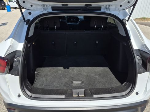 Used 2025 Chevrolet Trax LS w/ LS Convenience Package FWD image 8