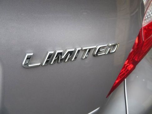 Used 2019 Toyota C-HR Limited FWD image 7