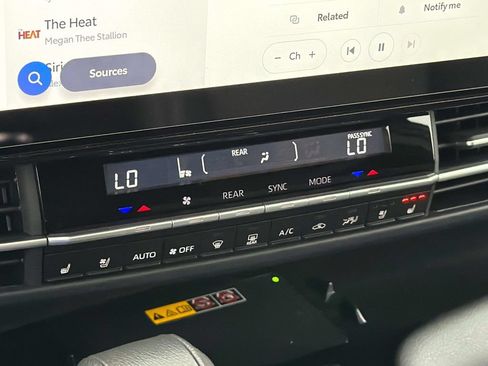 Certified 2025 Toyota Sienna Platinum FWD image 16