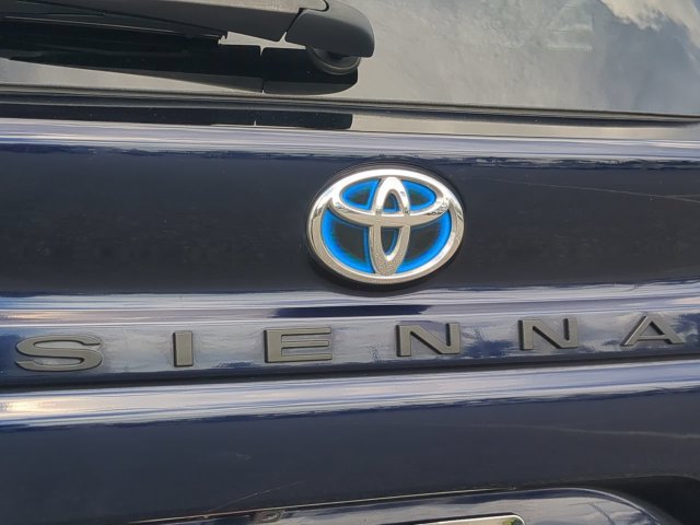 Certified 2025 Toyota Sienna XLE FWD image 13