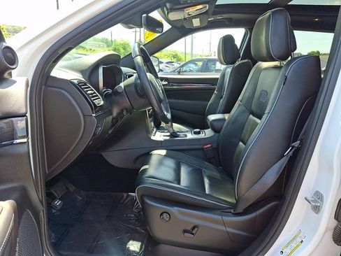 Used 2019 Jeep Grand Cherokee Overland AWD/4WD image 15