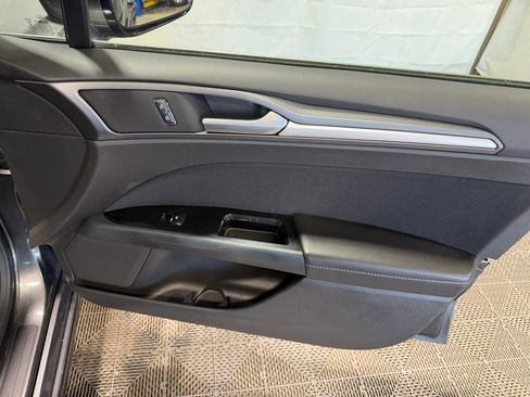 Used 2015 Ford Fusion SE FWD image 14