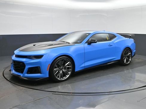 Used 2022 Chevrolet Camaro ZL1 image 3