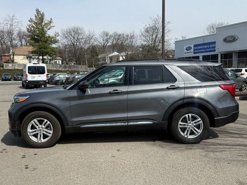 Used 2022 Ford Explorer XLT w/ Equipment Group 202A AWD/4WD image 11