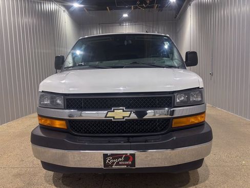 Used 2019 Chevrolet Express 3500 LT w/ LT Preferred Equipment Group image 11