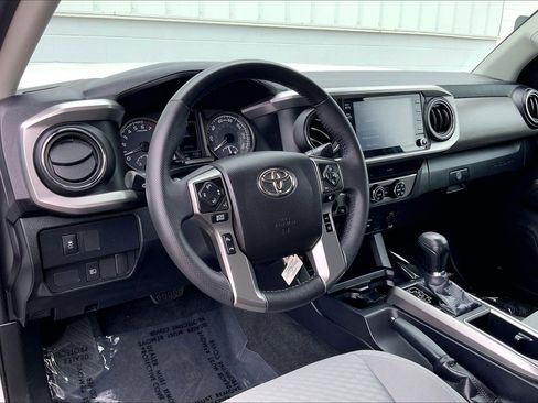 Used 2020 Toyota Tacoma SR5 AWD/4WD image 18