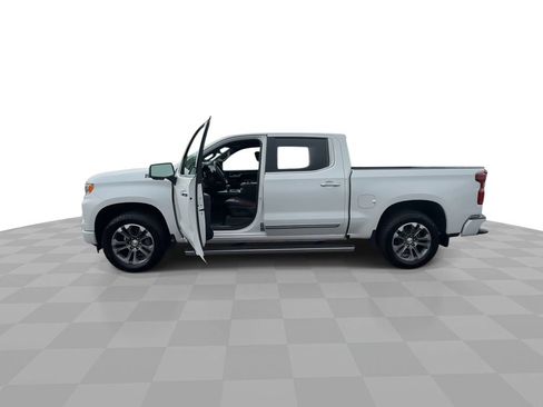 Certified 2025 Chevrolet Silverado 1500 High Country w/ Technology Package AWD/4WD image 5