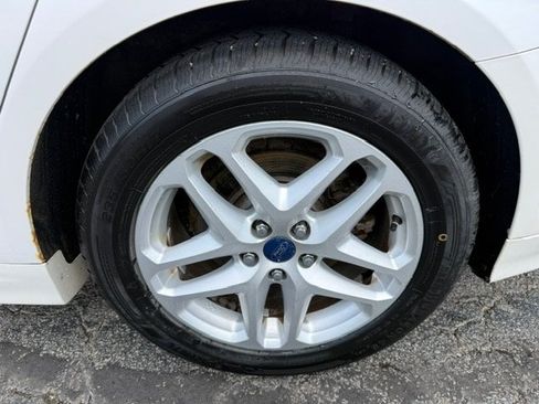 Used 2014 Ford Fusion SE FWD image 7