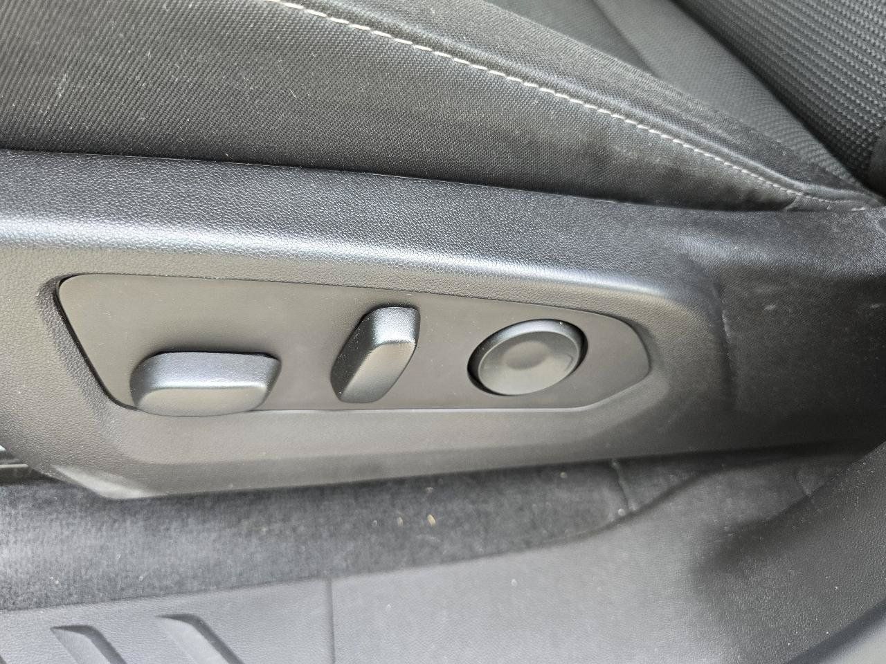 Used 2023 Chevrolet Colorado LT w/ LT Convenience Package II AWD/4WD image 18