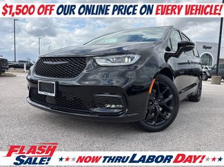 New 2026 Chrysler Pacifica Limited w/ S Appearance Package FWD 360° Tour