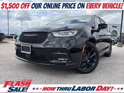 New 2026 Chrysler Pacifica Limited w/ S Appearance Package