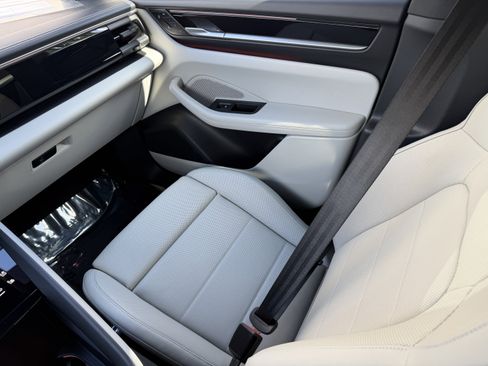 Used 2024 Porsche Macan 4 Electric image 21