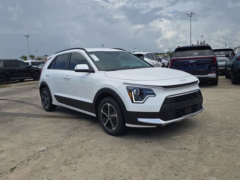 New 2026 Kia Niro EX FWD image 2