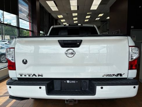 Used 2017 Nissan Titan PRO-4X w/ Pro-4x Convenience Package AWD/4WD image 7