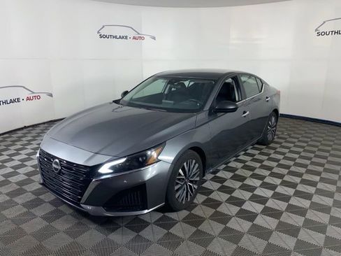 Certified 2024 Nissan Altima 2.5 SV image 3