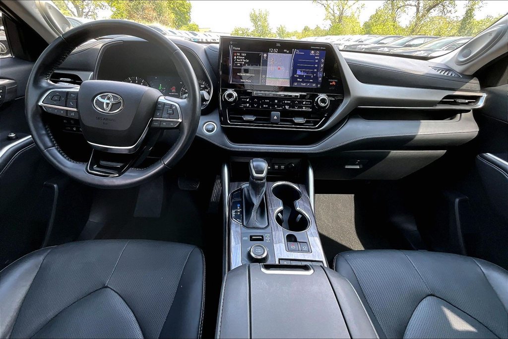 Used 2021 Toyota Highlander Limited w/ Protection Package #3 (TMS) AWD/4WD image 18