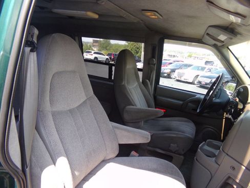 Used 1998 Chevrolet Astro w/ Convenience Group image 28