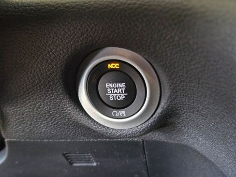 New 2025 Chrysler Pacifica Select w/ Fav Edition Package FWD image 23