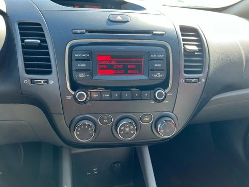 Used 2018 Kia Forte LX image 11