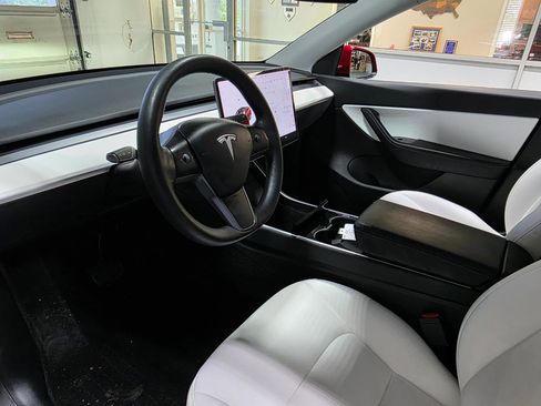 Used 2021 Tesla Model Y Long Range AWD/4WD image 16