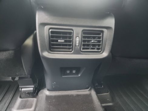 Used 2022 Toyota Venza Limited image 33