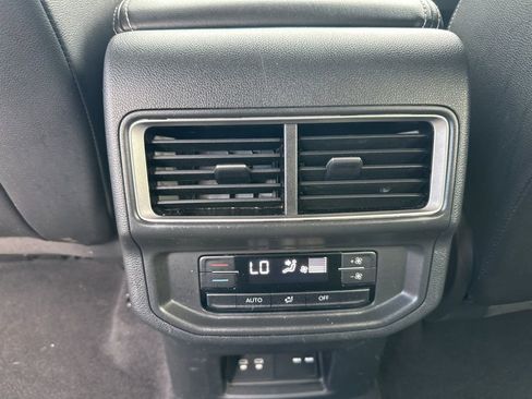 Used 2024 Volkswagen Atlas SE image 16