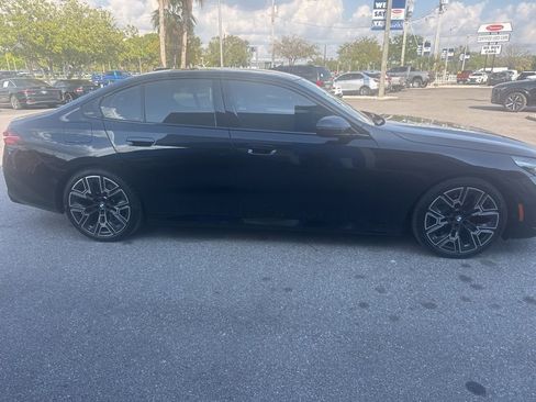 Used 2025 BMW 540i xDrive w/ M Sport Package image 2