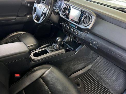 Used 2019 Toyota Tacoma TRD Off-Road w/ TRD Premium Off Road Package AWD/4WD image 19